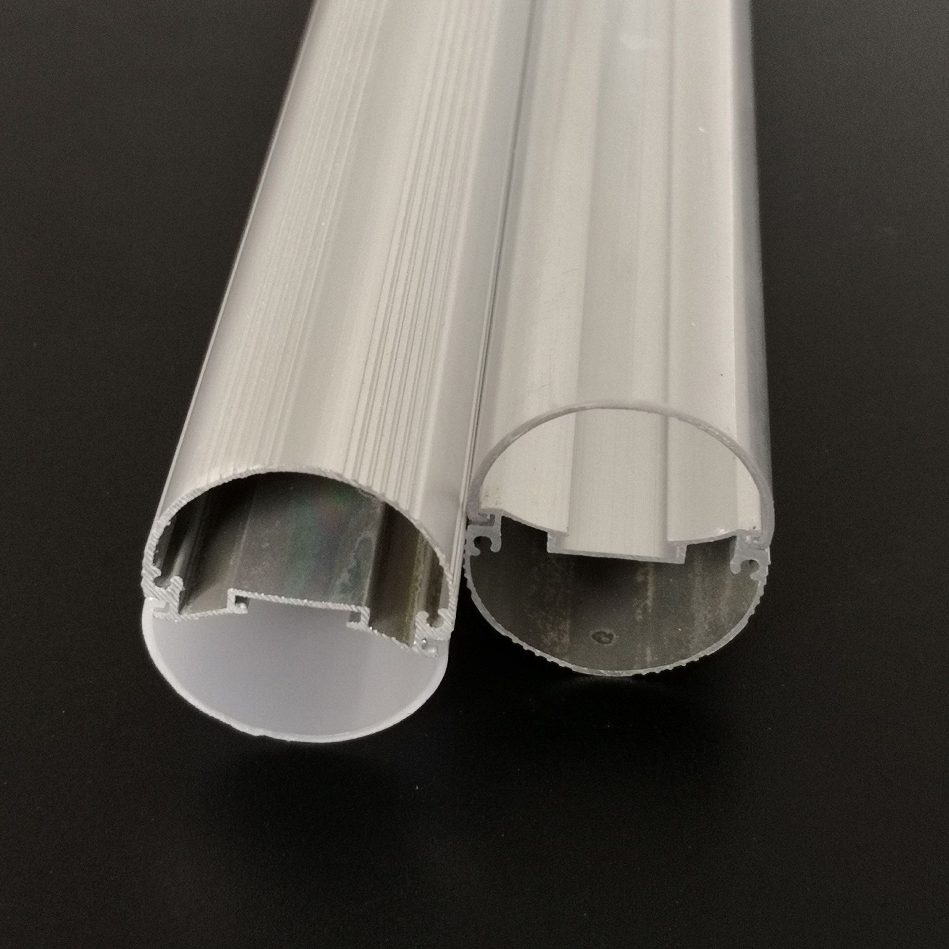 La deuxième raison de la formation de particules adsorbées dans le profilé en aluminium du boîtier du tube LED